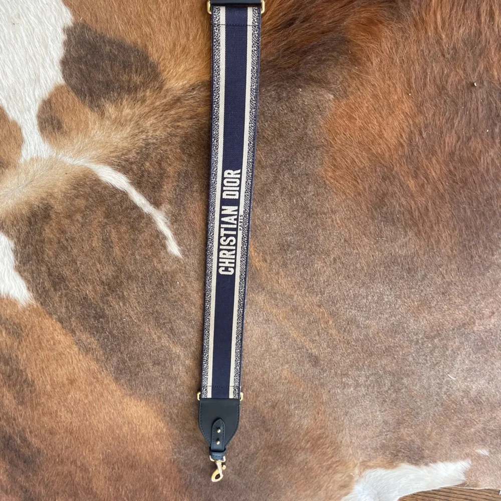 Dior Saddle Strap - Picture 3 of 7